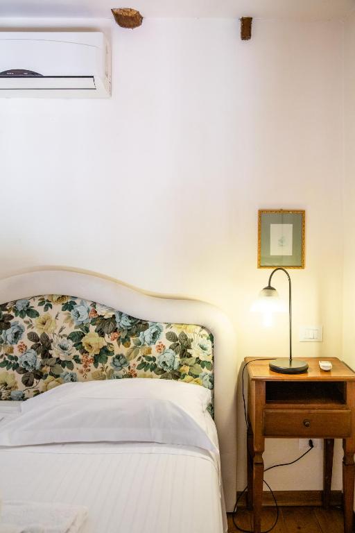 A bed or beds in a room at Tranquil Suite Near David