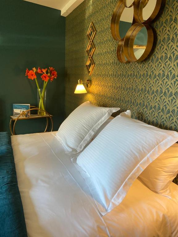 LA TOUR YVELINE - King Room With Balcony