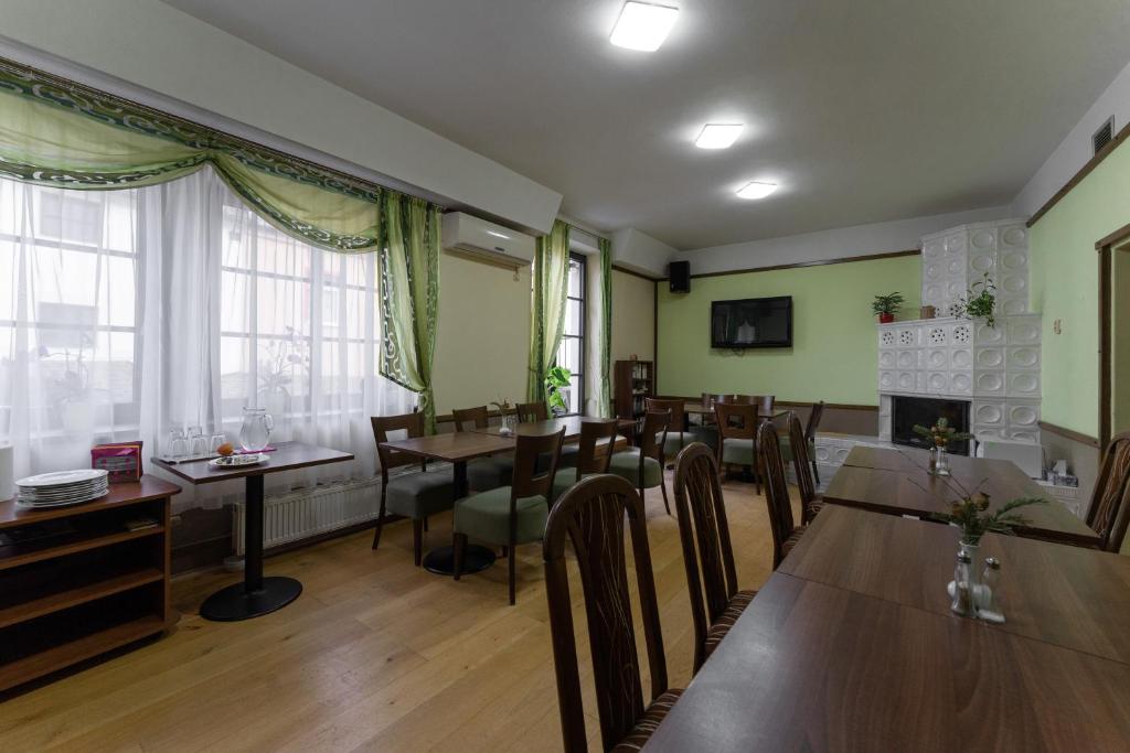 TV a/nebo společenská místnost v ubytování Hotel Amco