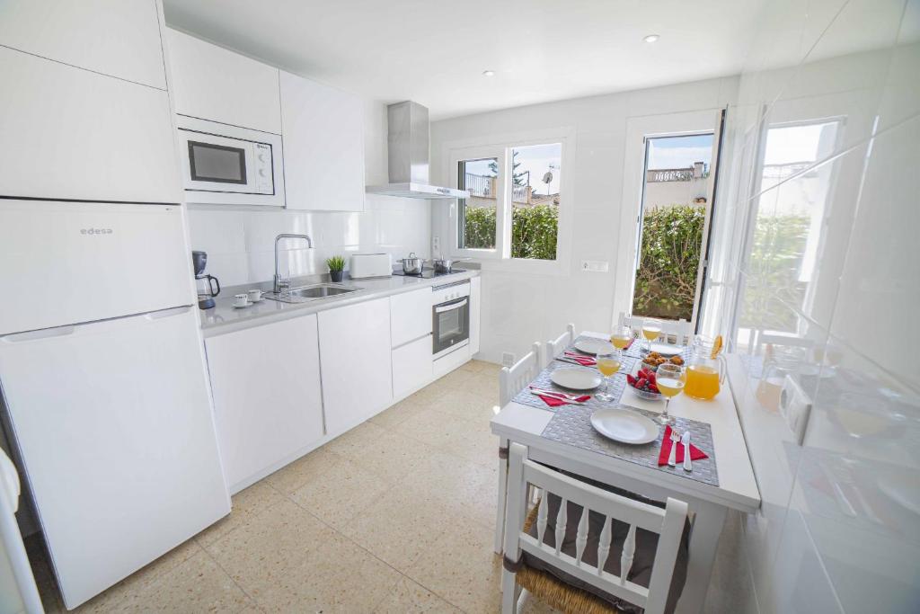 A kitchen or kitchenette at Villa Diana