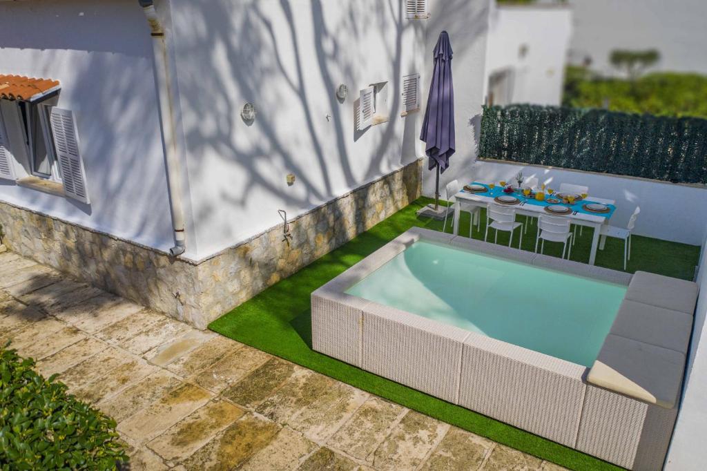The swimming pool at or close to Villa Diana