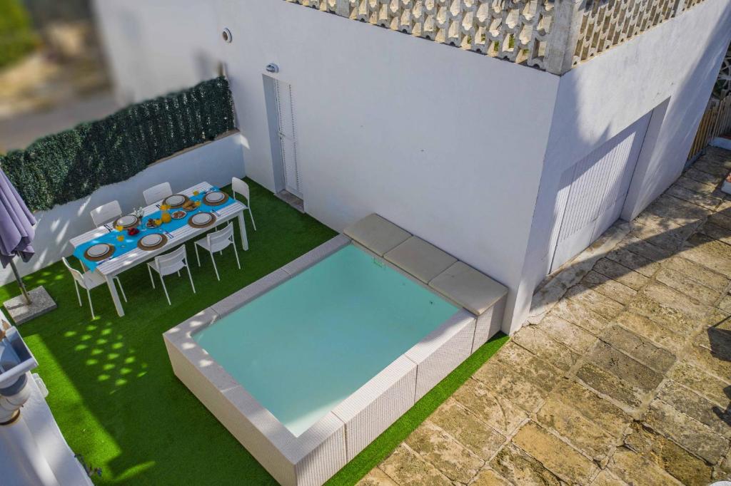 The swimming pool at or close to Villa Diana