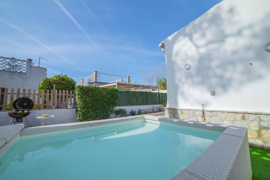 The swimming pool at or close to Villa Diana