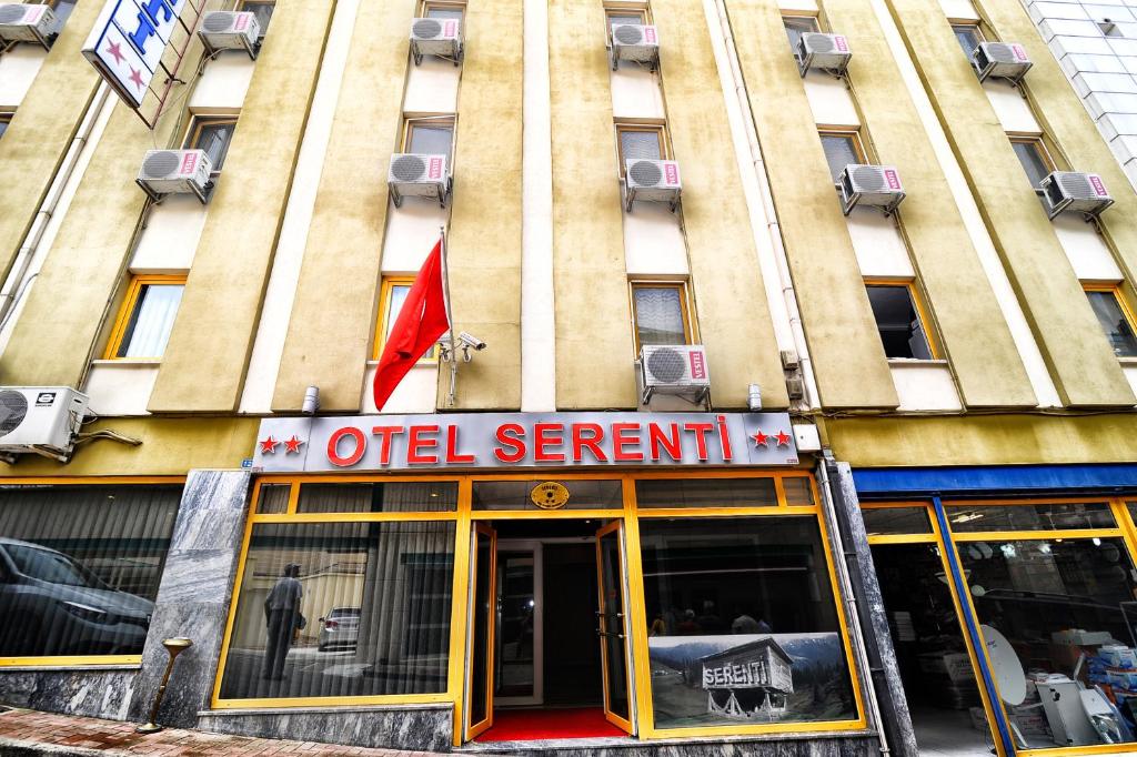 ギレスンにあるSerenti Hotelの古堰を読む看板のある建物