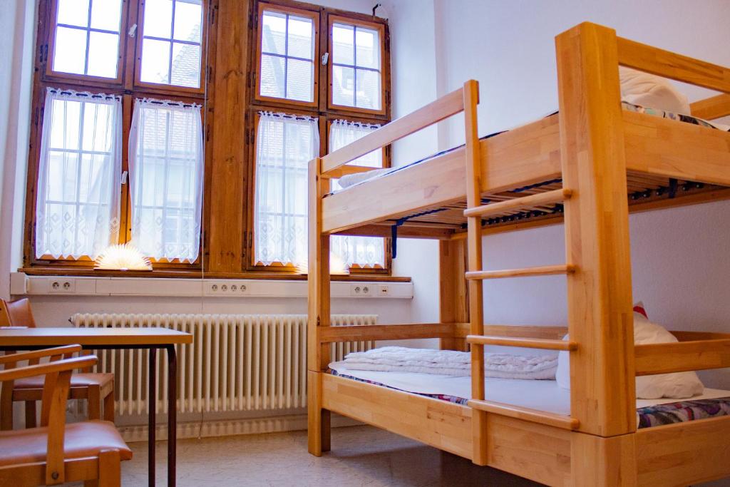 Postel nebo postele na pokoji v ubytování CVJM Peregrinus Herberge
