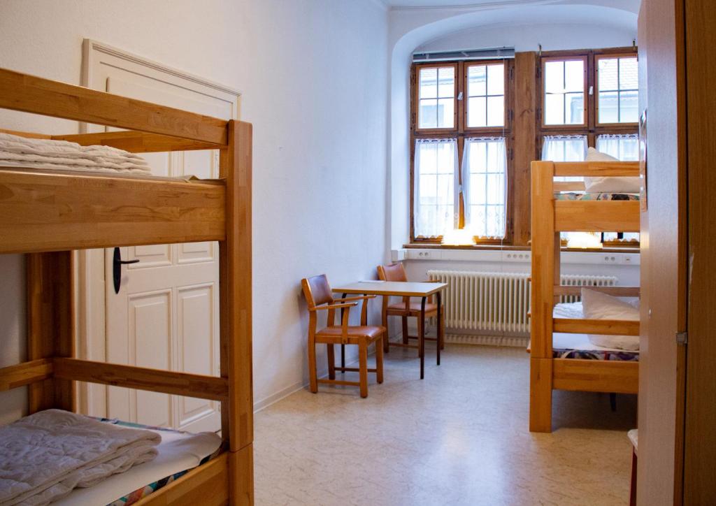 Postel nebo postele na pokoji v ubytování CVJM Peregrinus Herberge