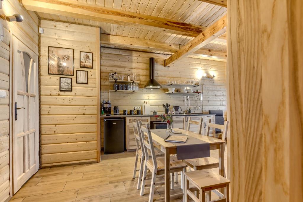 Kuchyň nebo kuchyňský kout v ubytování Sielski Spokój Dom z bali Apartamenty całoroczne