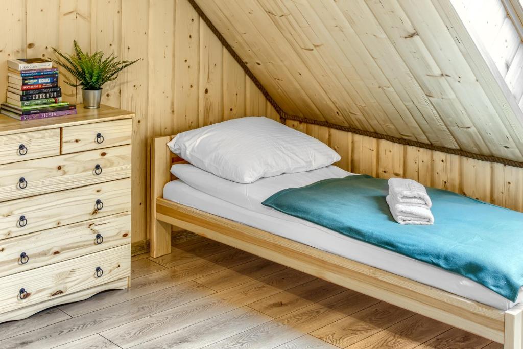 Postel nebo postele na pokoji v ubytování Sielski Spokój Dom z bali Apartamenty całoroczne