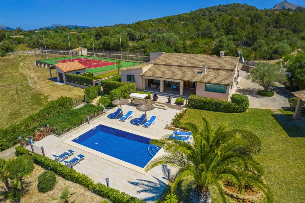an aerial view of a house with a swimming pool at Villa Ca na Quarta in Alcudia