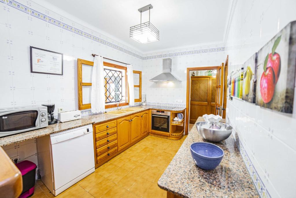 Kuchyň nebo kuchyňský kout v ubytování Villa Ca na Quarta