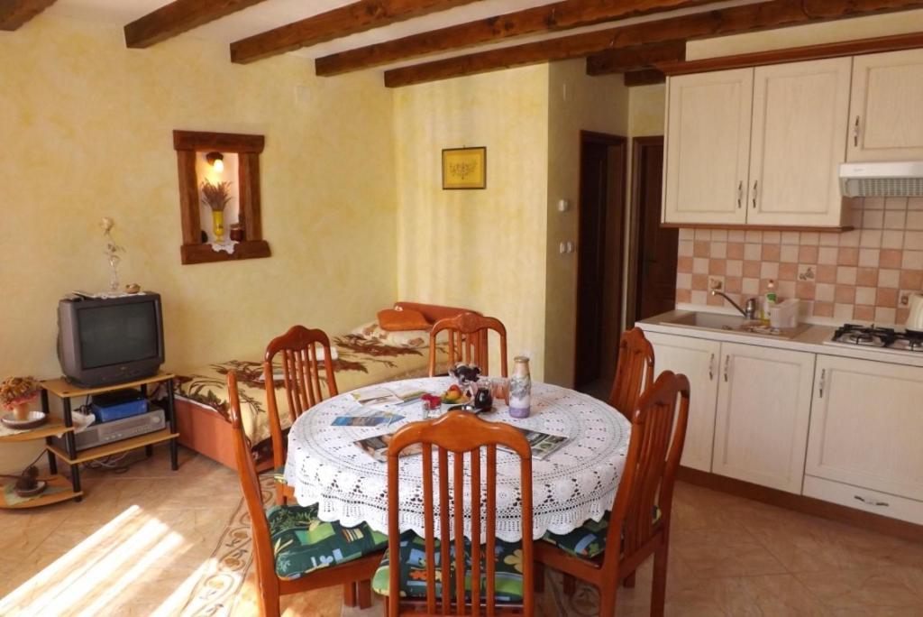 Kuchyň nebo kuchyňský kout v ubytování Apartment in Umag with WiFi 853-2