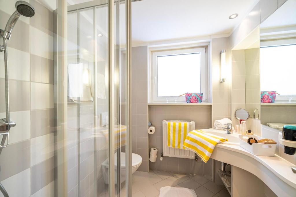 Koupelna v ubytování Gästehaus Schusser an der Therme, Frühstück inklusive, Doppelzimmer und Ferienwohnung