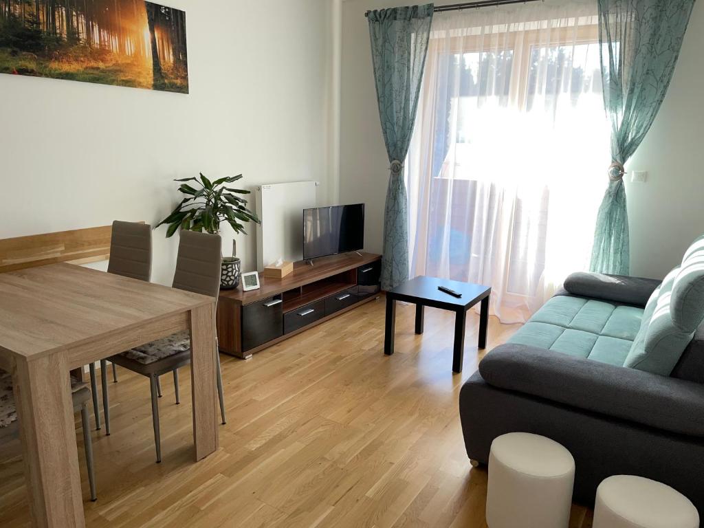 TV a/nebo společenská místnost v ubytování Apartmán Jitka - Slunečná louka
