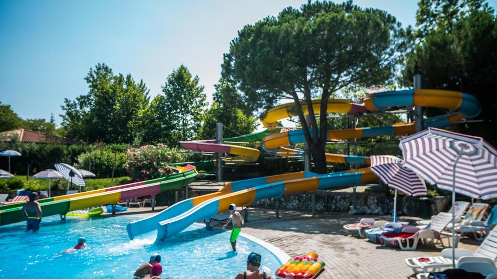 Basen w obiekcie Hotel Bella Italia lub w pobliżu