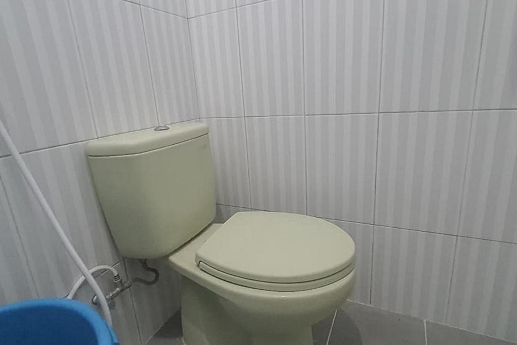Angrumba Family Homestay Syariah near RSUD Caruban Mitra RedDoorz - Chambre Double De Luxe
