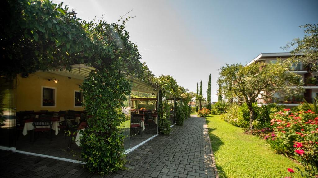 Ogród w obiekcie Hotel Bella Italia
