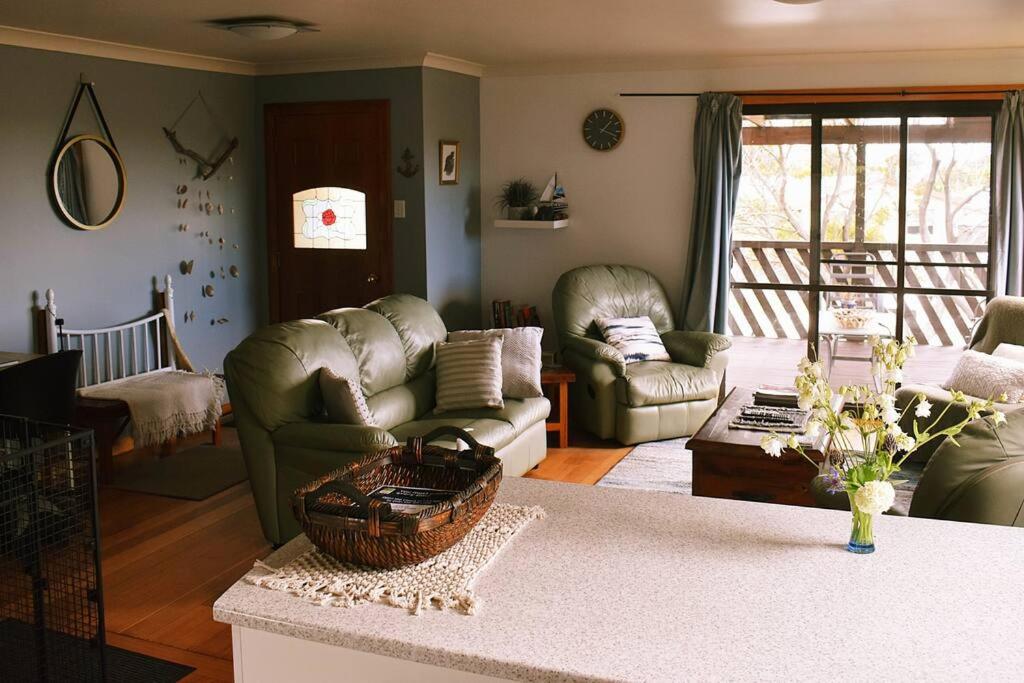 Comfy private child friendly house near the ferry - Housity