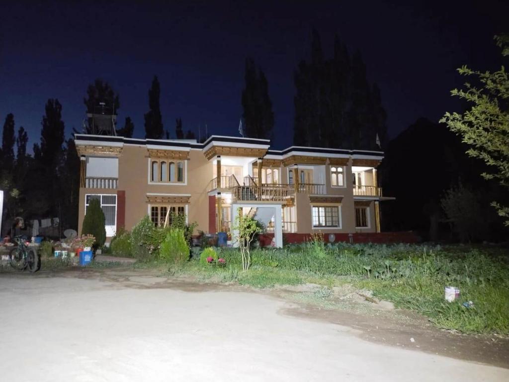 a large house at night with a yard at LA-TSAS GUEST HOUSE in Hundar