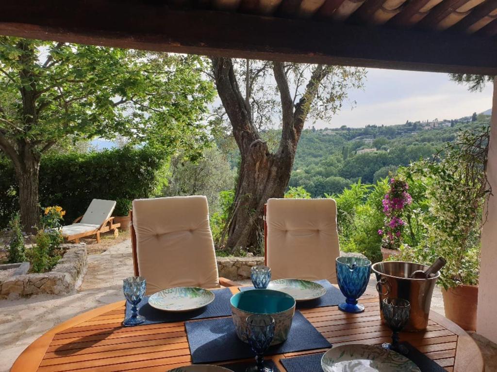 Pool House Renoir with heated pool and private garden - Two-Bedroom House