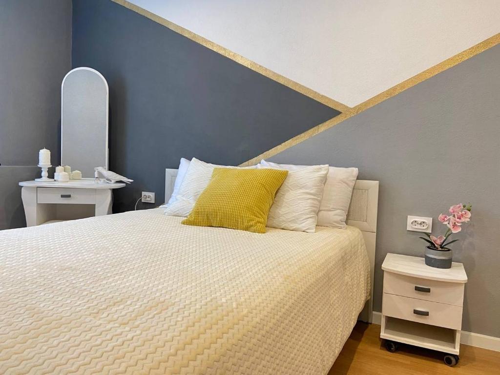 Фото 2-комнатная квартира в центре города Ленинградская 72