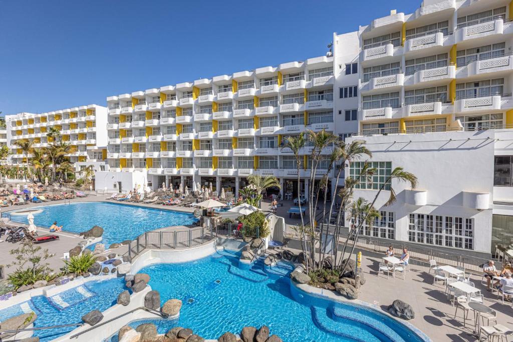 - Vistas aéreas a la piscina del complejo en Abora Catarina by Lopesan Hotels, en Playa del Inglés