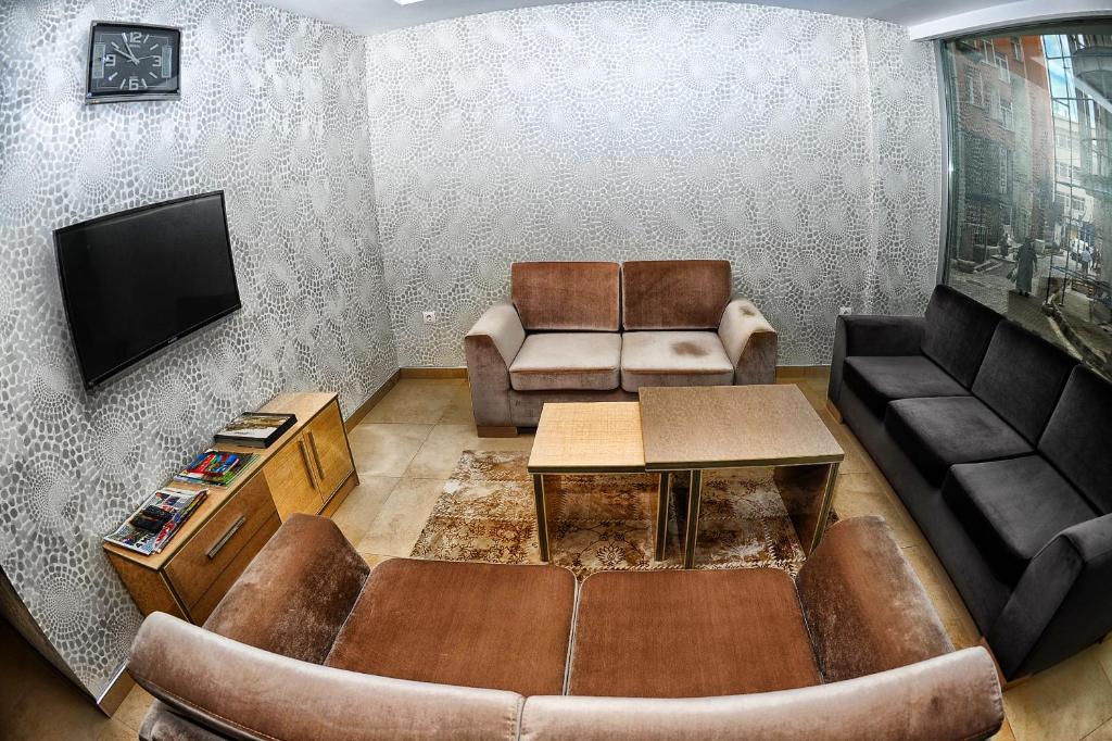 TV a/nebo společenská místnost v ubytování Serenti Pamuk Hotel
