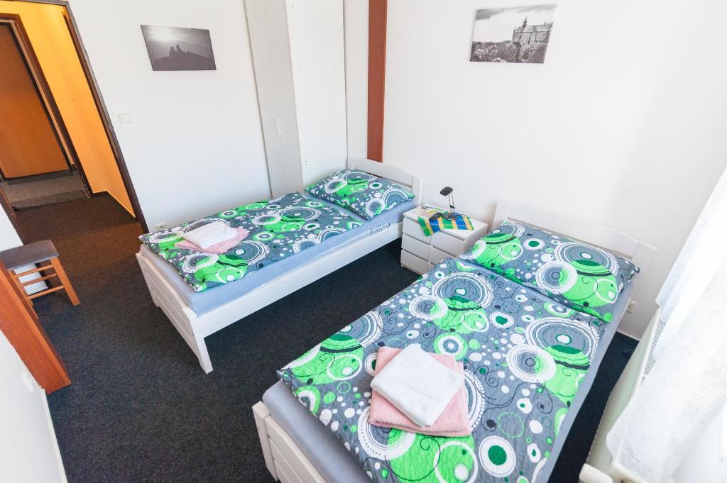 Postel nebo postele na pokoji v ubytování Penzion V Údolí