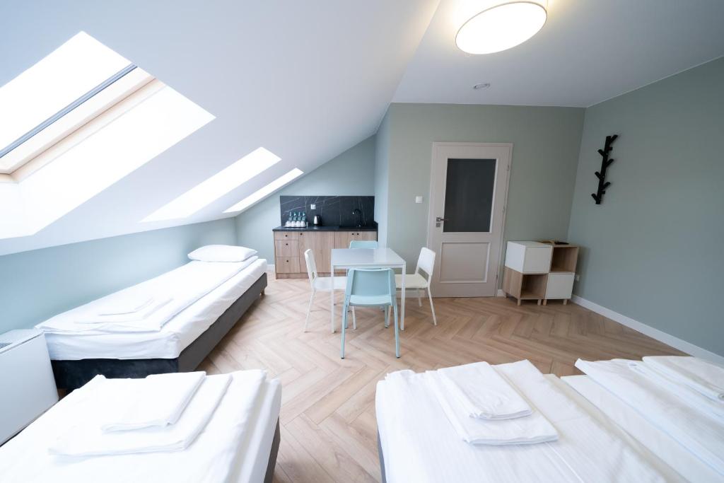Pensjonat Dominikański - Chambre Quadruple Avec Salle De Bain