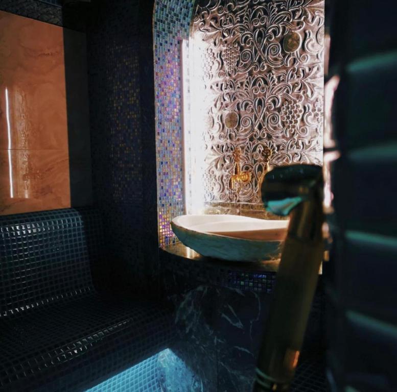 a bathroom with a sink and a shower at Green Garden Hotel in Kol'chugino