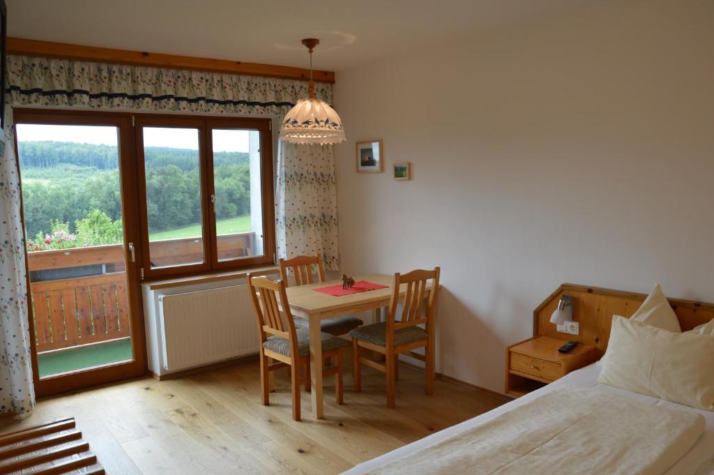 Postel nebo postele na pokoji v ubytování Biobauernhof Wolf-Hof