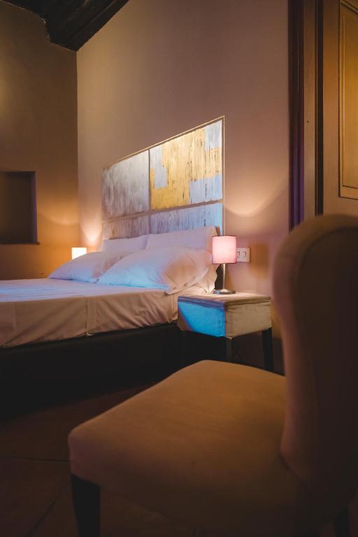 A bed or beds in a room at Apartments Campo de Fiori