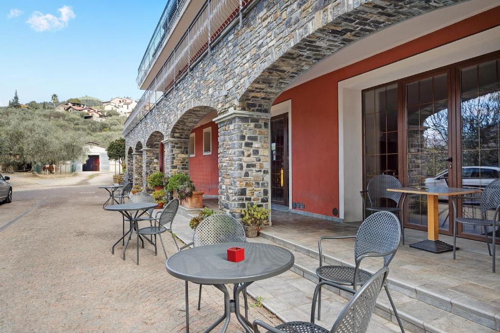 a patio with tables and chairs in front of a building at Messalina Agriturismo La Scuderia in Molino Nuovo