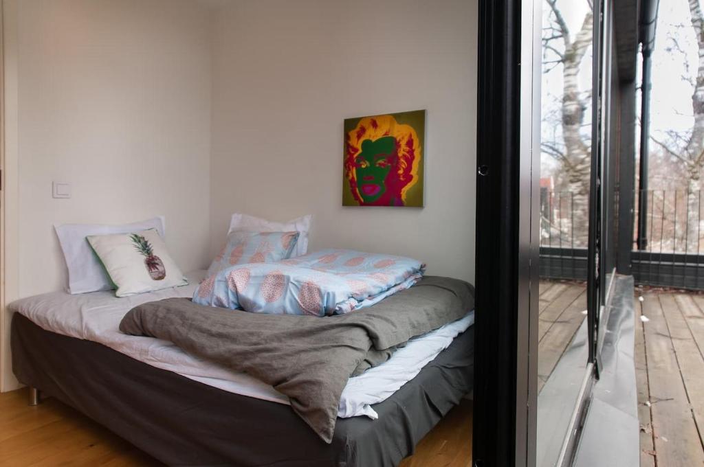 townhouse on Arlanda Stockholm metro line - easy checkin - 别墅