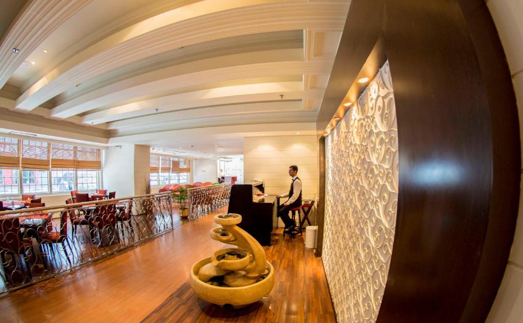 فضای داخلی Rolla Suites Hotel -Former J5 Bur Dubai Hotel در دبی - تصویر ۳
