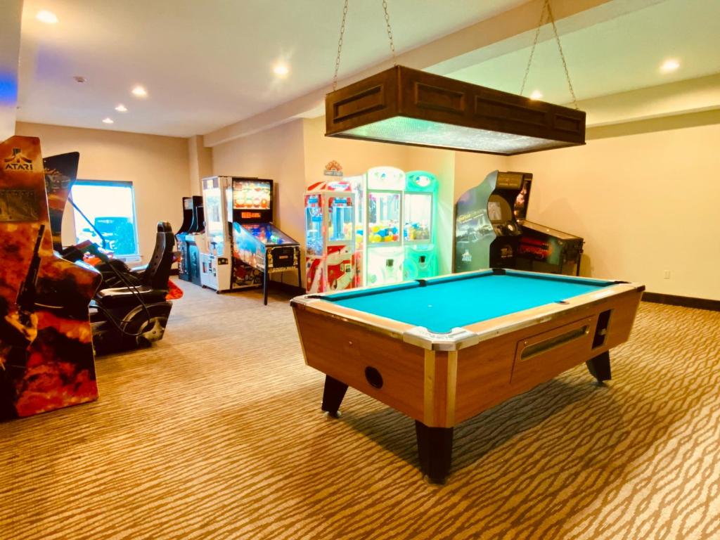 Biliár nebo kulečník v ubytování Comfort Suites Scranton near Montage Mountain