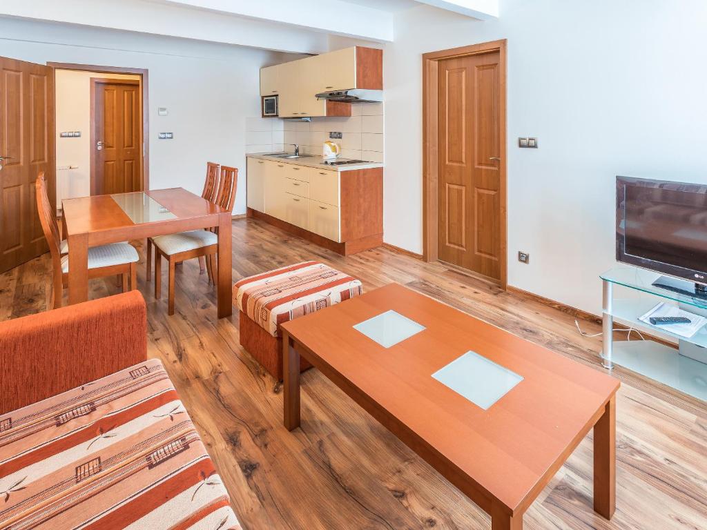 TV a/nebo společenská místnost v ubytování EA Apartmány na Filipce