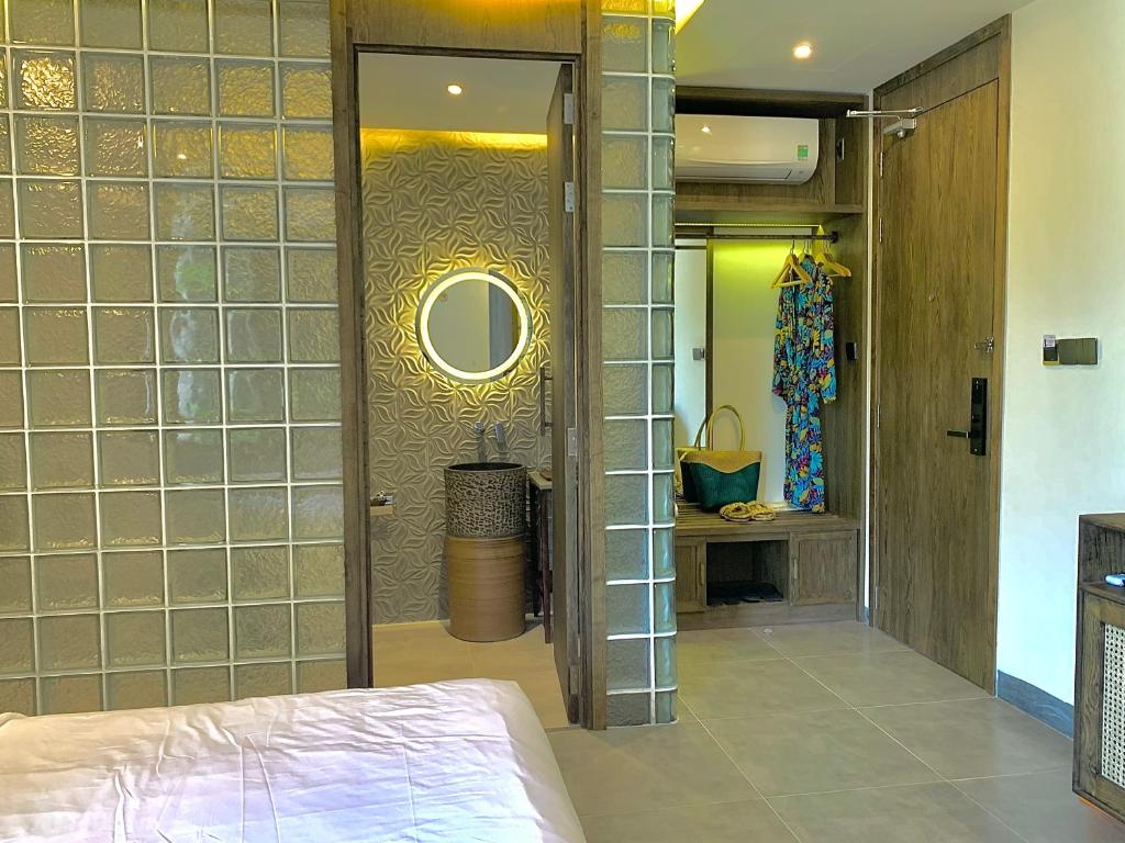 The Mystery Con Dao - 6