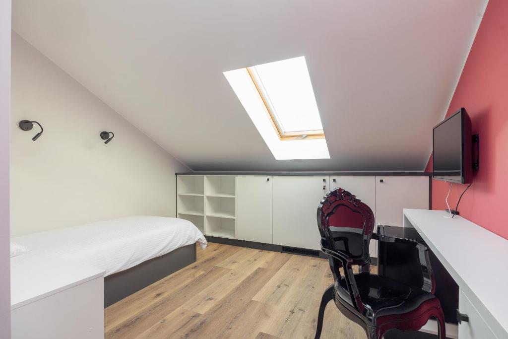 Televízia a/alebo spoločenská miestnosť v ubytovaní ĄĘ Hostel Nowy Świat