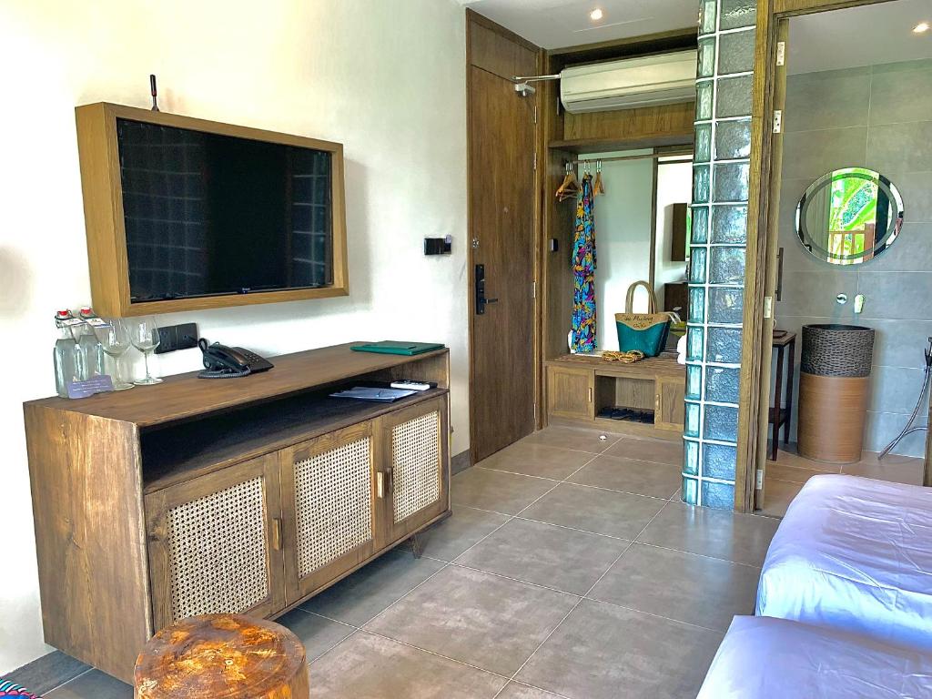 The Mystery Con Dao - 11