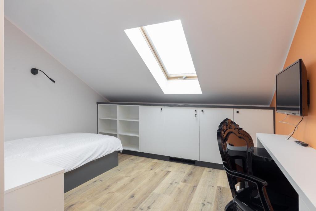 Televízia a/alebo spoločenská miestnosť v ubytovaní ĄĘ Hostel Nowy Świat