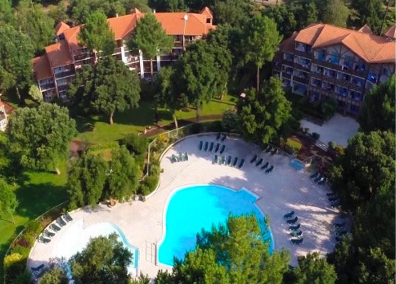 an overhead view of a large swimming pool at a resort at Great condo between golf course and beach in Moliets-et-Maa