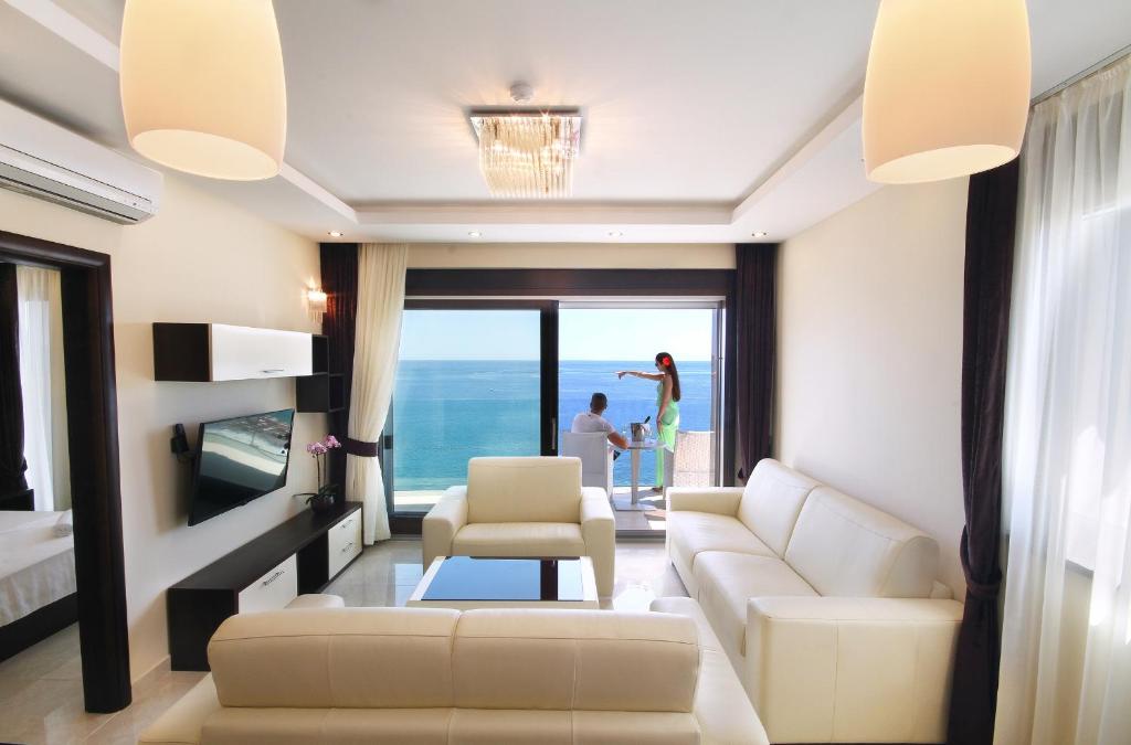 TV a/nebo společenská místnost v ubytování Shine residence