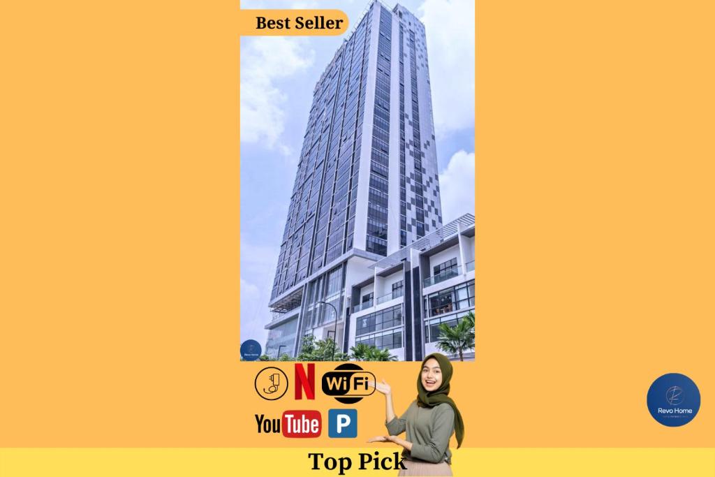 Revo Home at Pavilion Bukit Jalil في كوالالمبور: امرأة تقف أمام أطول مبنى