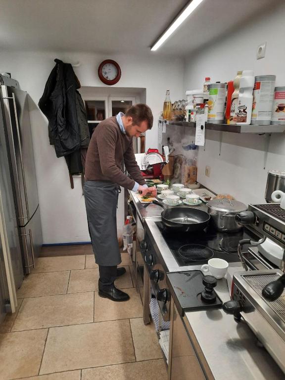 Kuchyňa alebo kuchynka v ubytovaní LANDSITZ OBERHOF petit hôtel