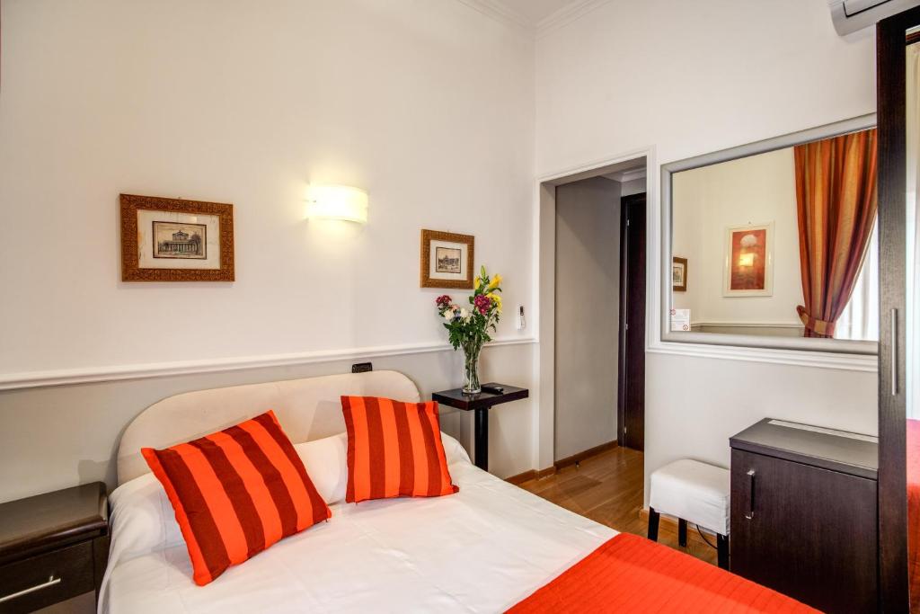 Postel nebo postele na pokoji v ubytování Hotel Everest Inn Rome