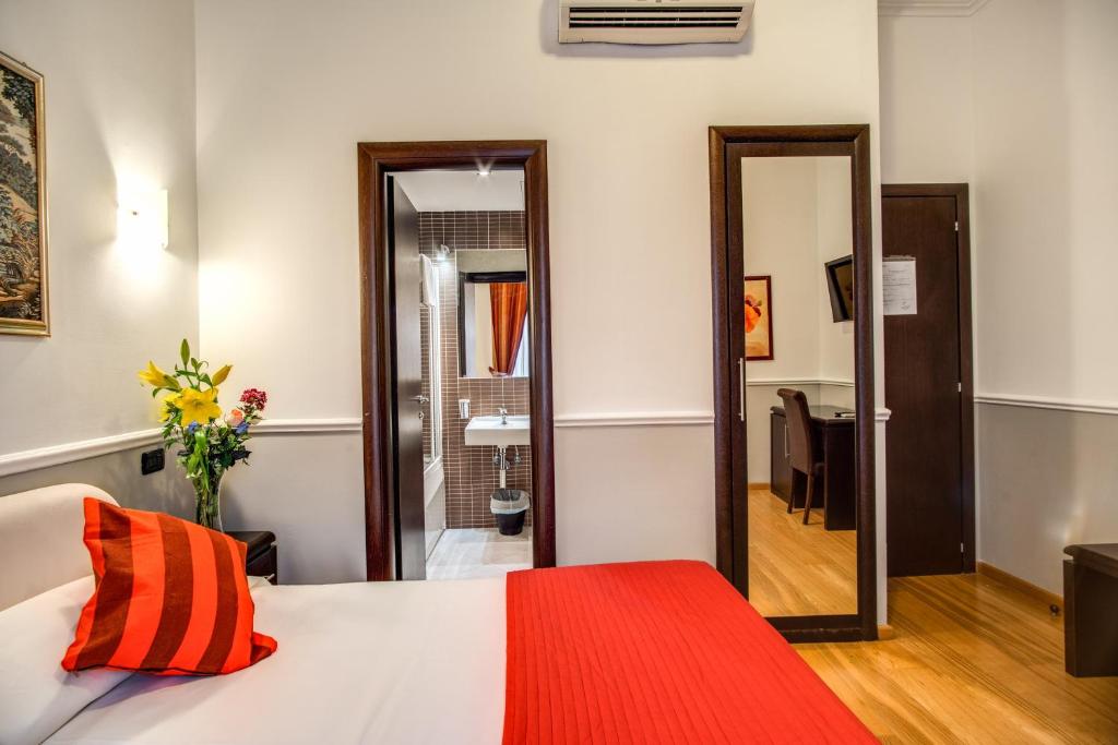 Postel nebo postele na pokoji v ubytování Hotel Everest Inn Rome