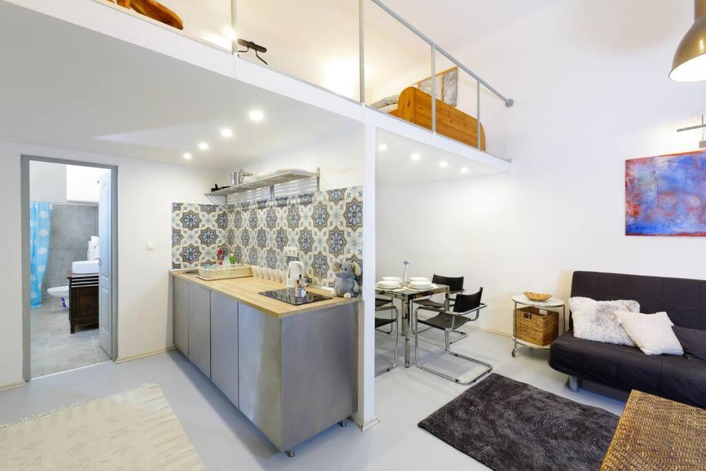 A kitchen or kitchenette at Cosy Budapest Vacation BOUTIQUE APARTMENT