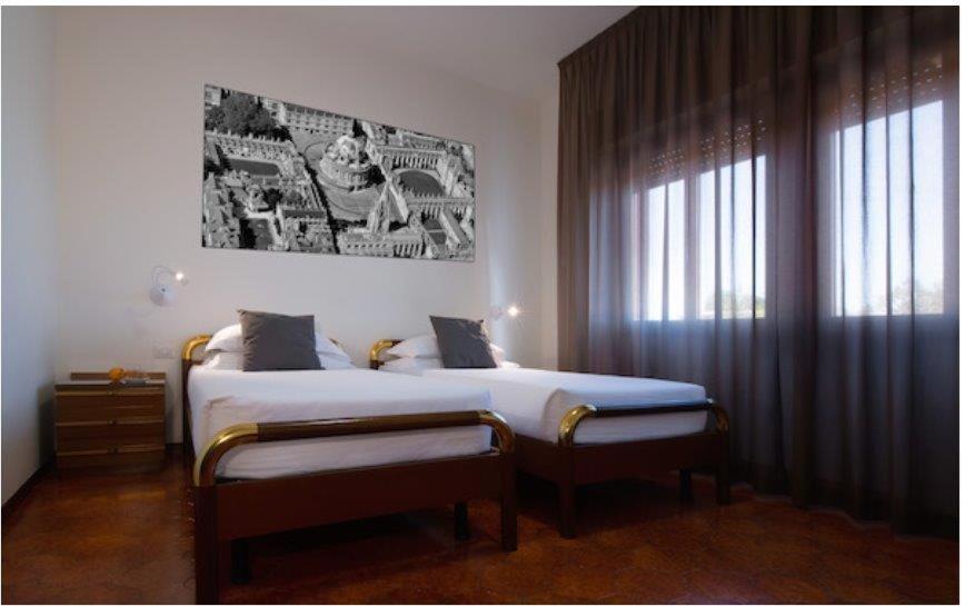 Łóżko lub łóżka w pokoju w obiekcie CDH Hotel Modena