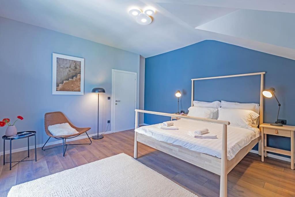 Posteľ alebo postele v izbe v ubytovaní St Jakov Superior Beach Apartment with Free Parking