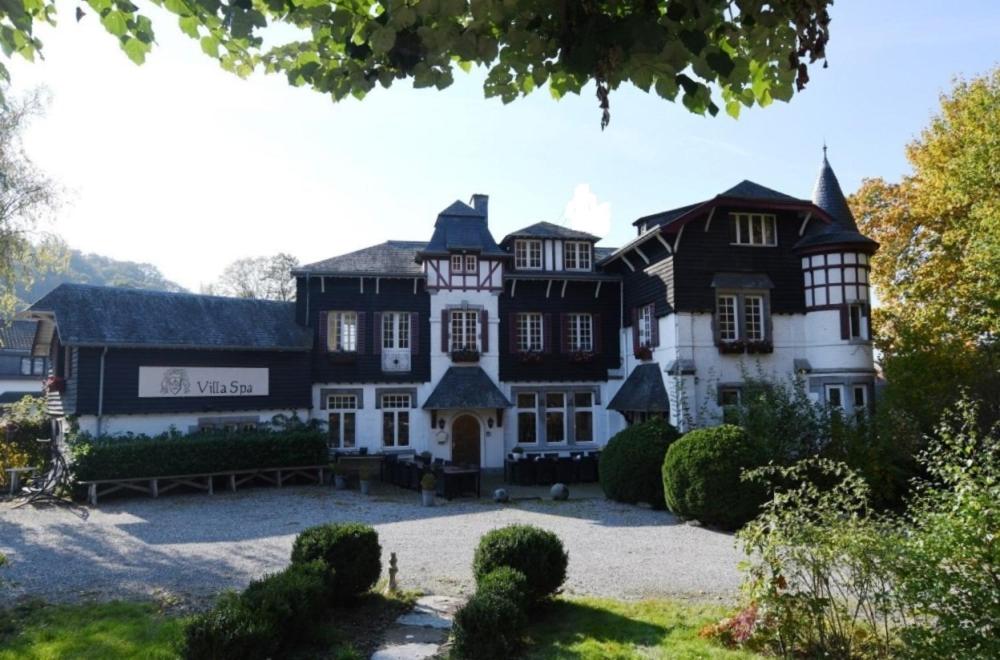 Budova, kde se vila nachází